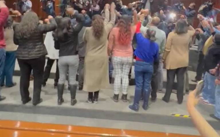 Acto histórico: panistas ante manifestación de periodistas en San Lázaro