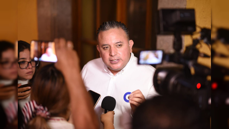 Estado debe respetar amparo que impide distribución de libros de texto: Carlos Quintana