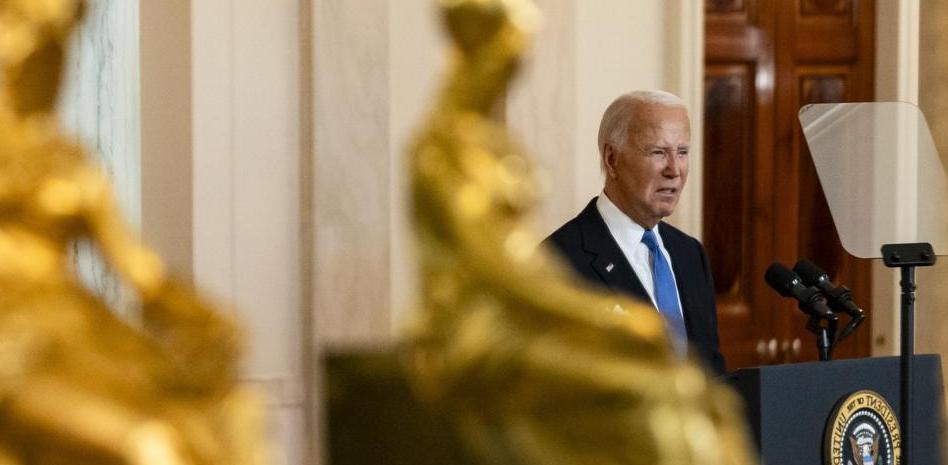 Joe Biden reconoce que su candidatura pende de un hilo