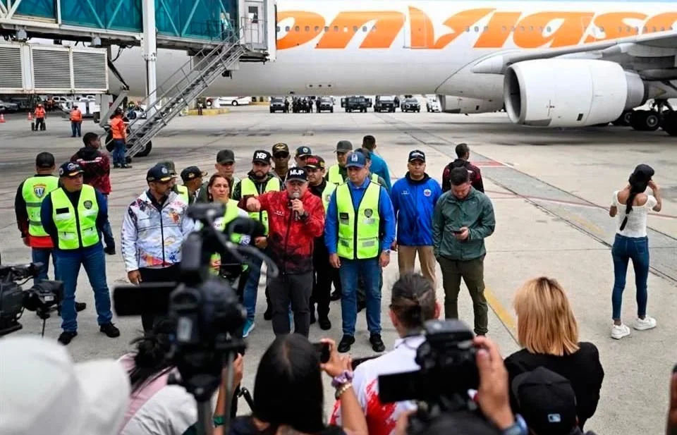 Llega a Venezuela vuelo con 313 migrantes desde México