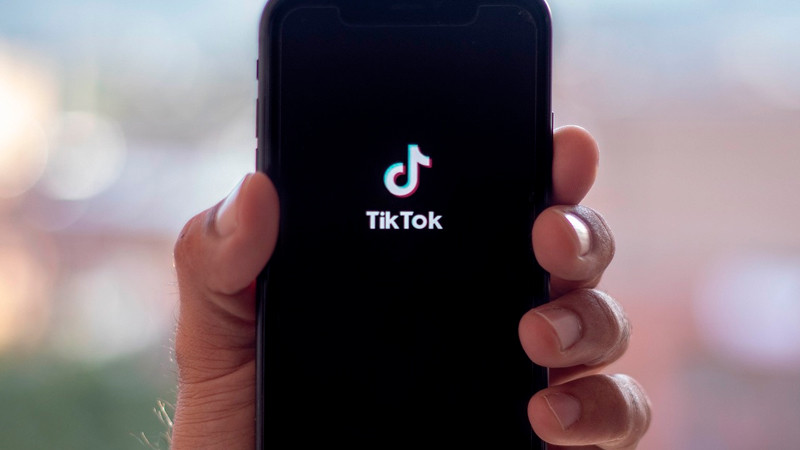 «TikTok Enfrenta Un Nuevo Escenario en EE.UU.: La Plataforma Lleva la Batalla por Su Futuro a las Aulas de los Inversionistas Locales»