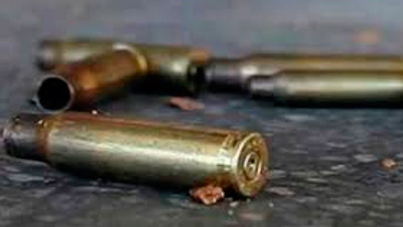 Asesinato en la Noche: Un Ciudadano Muere y Dos Oficiales de Policía Resultan Heridos en Ataque Armado en Carolina del Norte