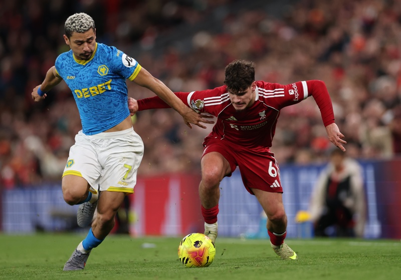La victoria roja en Anfield: Liverpool vence a Wolverhampton con un gol de último minuto y se mantiene líder en la Premier League.
