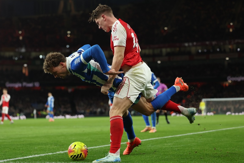 La Vuelta que Deja Sin Alcance a Brighton: Arsenal Se Roba la Victoria en un Partido de Alto Voltaje